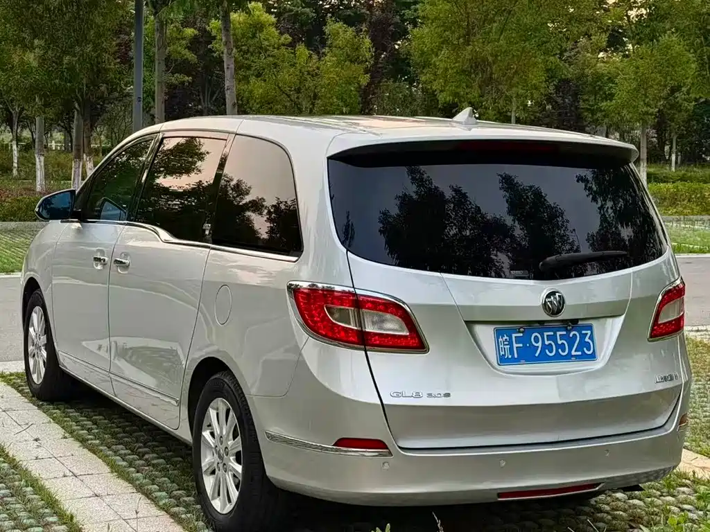 Buick GL8 2011 3.0L XT Luxury Flagship