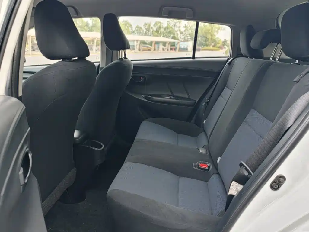 Toyota Yaris L — миниатюра 10