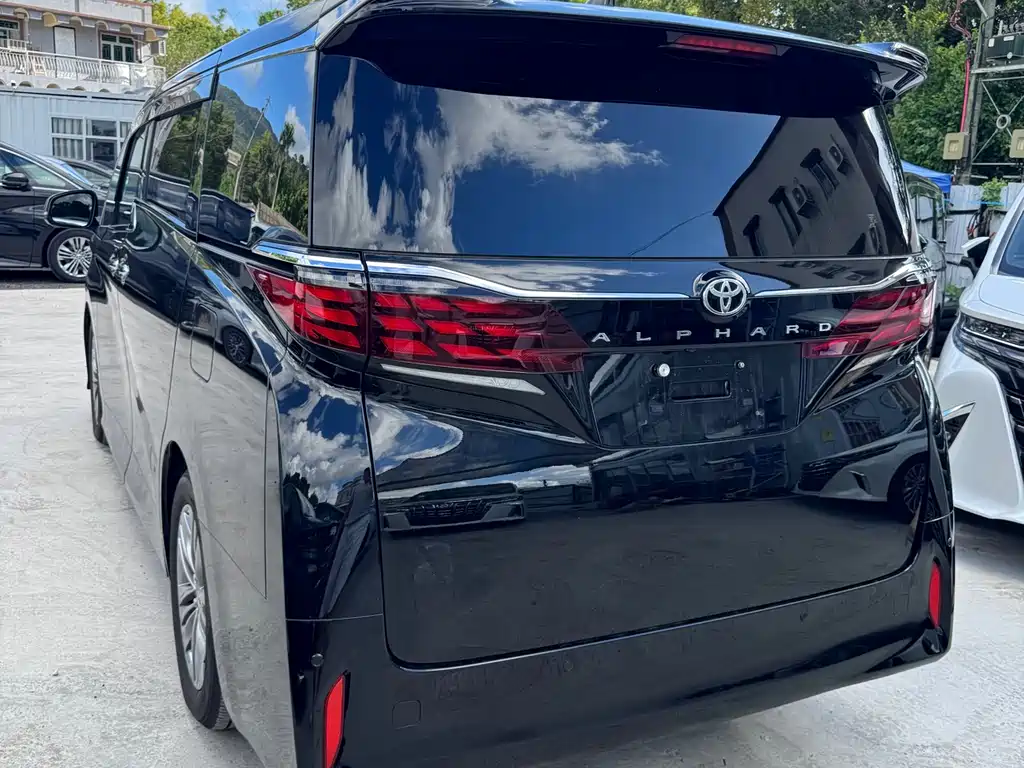 Toyota Alphard 2025 2.5L Luxury