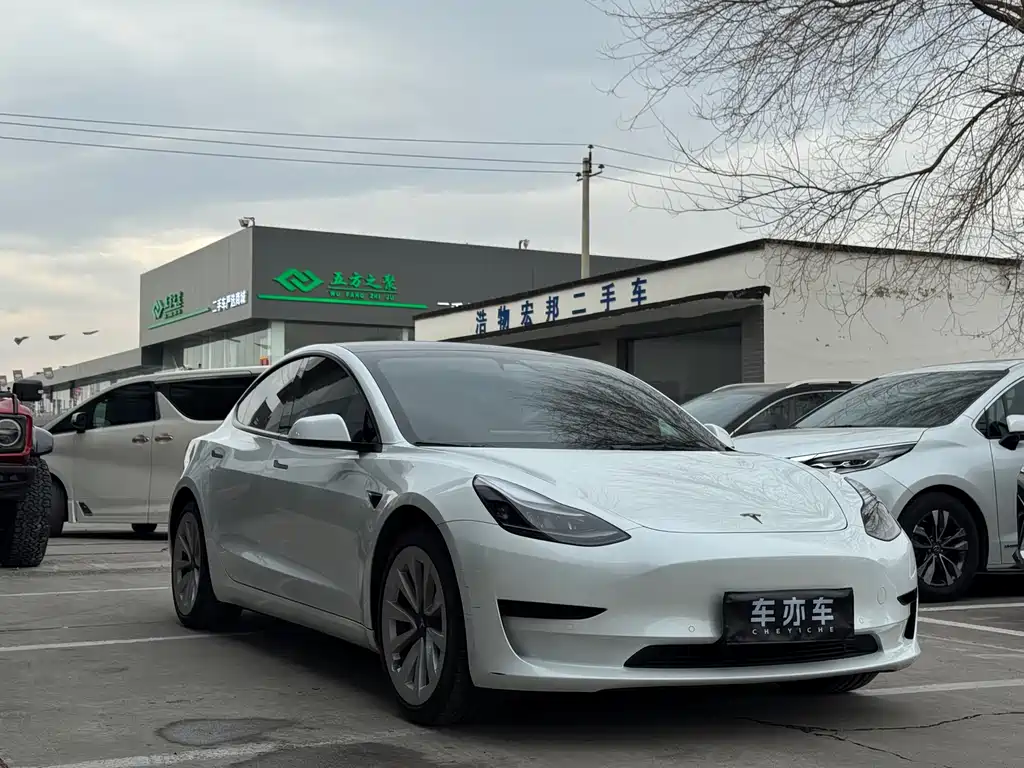 TESLA MODEL 3