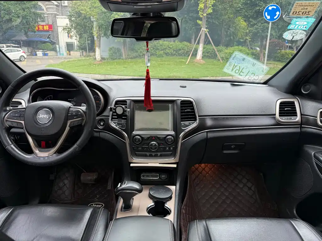 Jeep Grand Cherokee (Import) — миниатюра 7