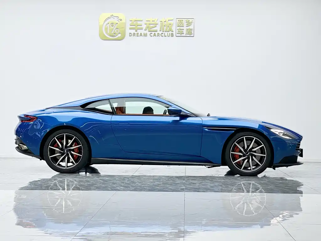 Aston Martin DB11 — миниатюра 7