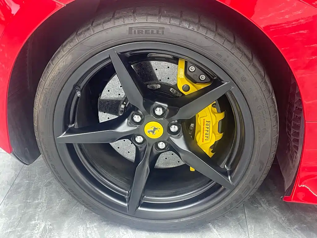 Ferrari F8 — миниатюра 8