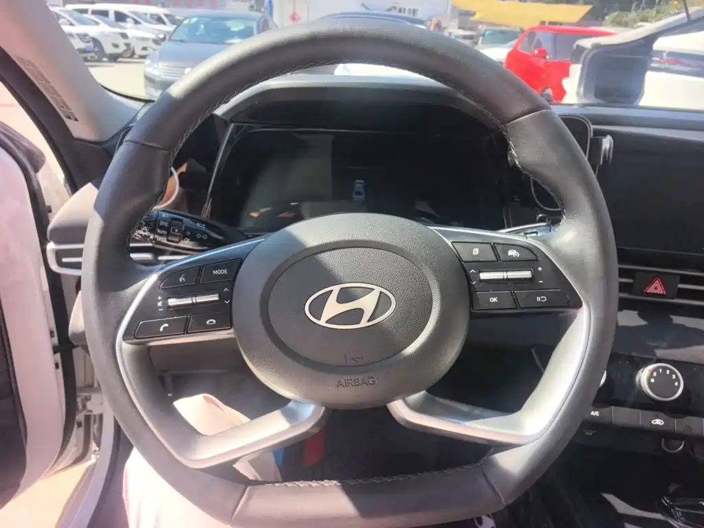 Hyundai Elantra — миниатюра 3