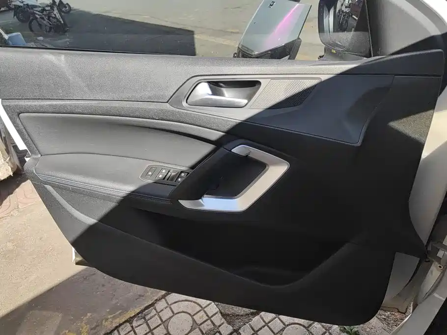 Peugeot 308 — миниатюра 7