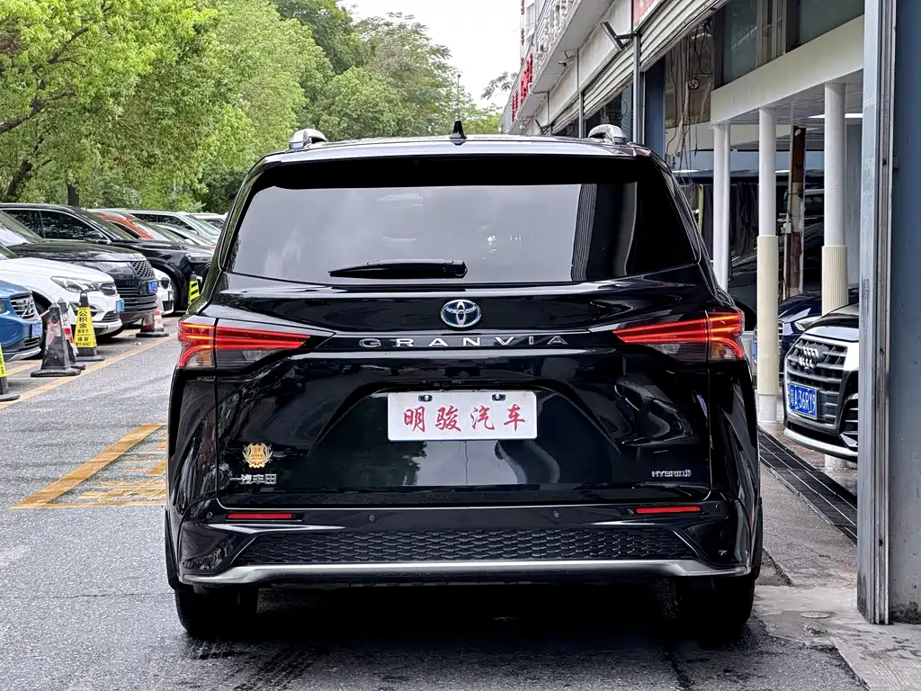 Toyota Granvia 2022 2.5L Flagship