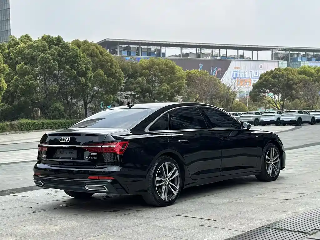 Audi A6L - фото 9