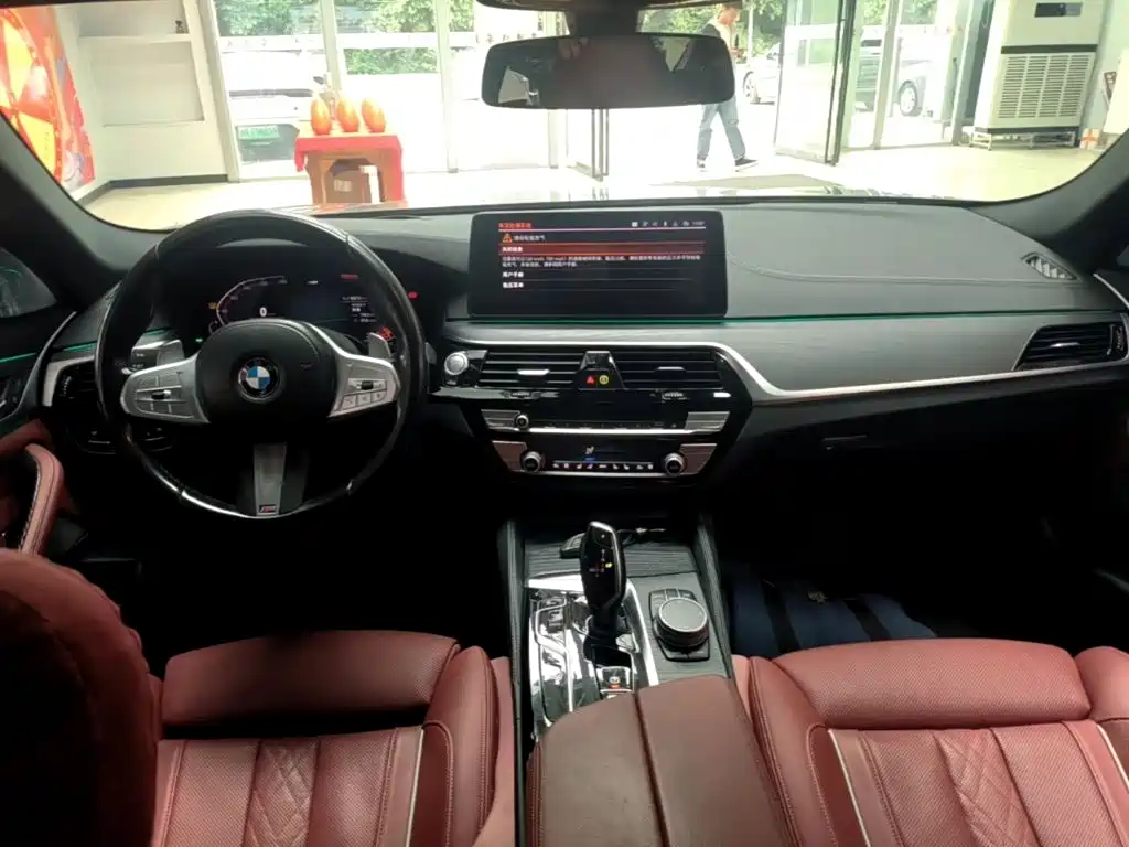 BMW 5 Series — миниатюра 10