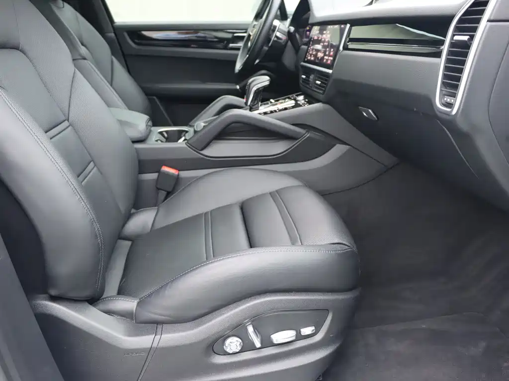 Porsche Cayenne — миниатюра 8