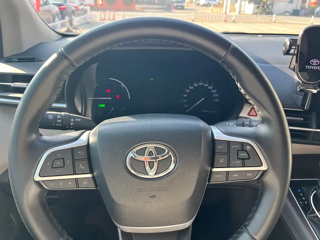 TOYOTA SIENNA