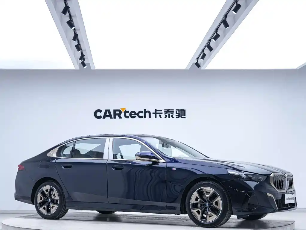 BMW 5 Series — миниатюра 6