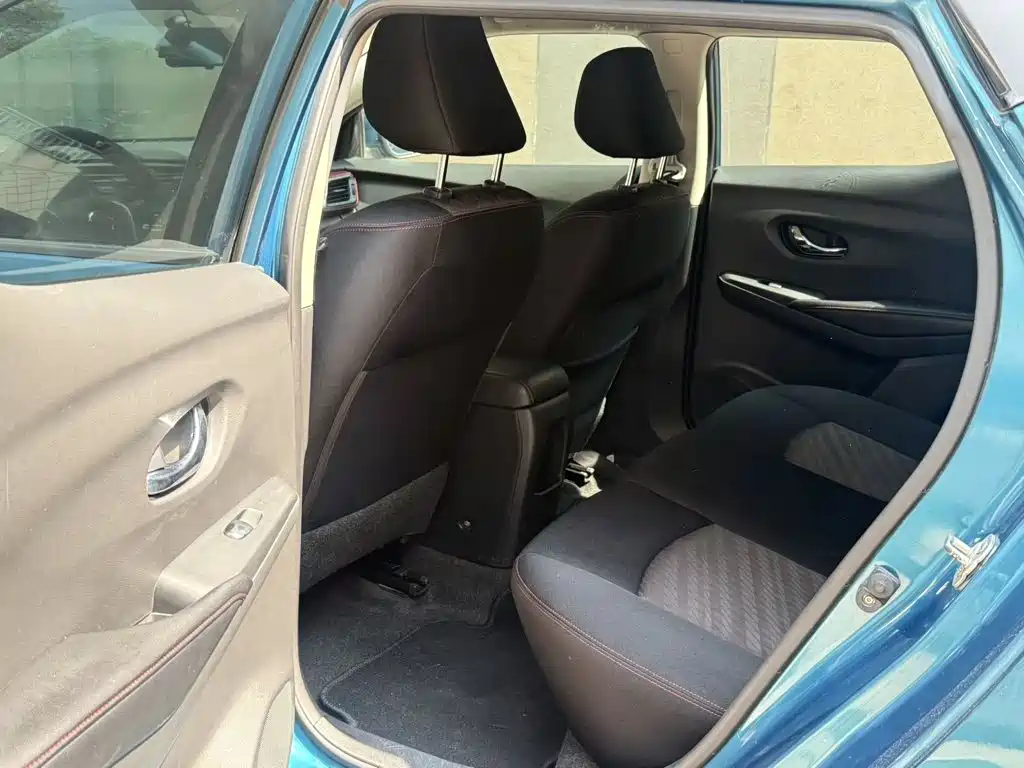 Nissan Bluebird — миниатюра 6