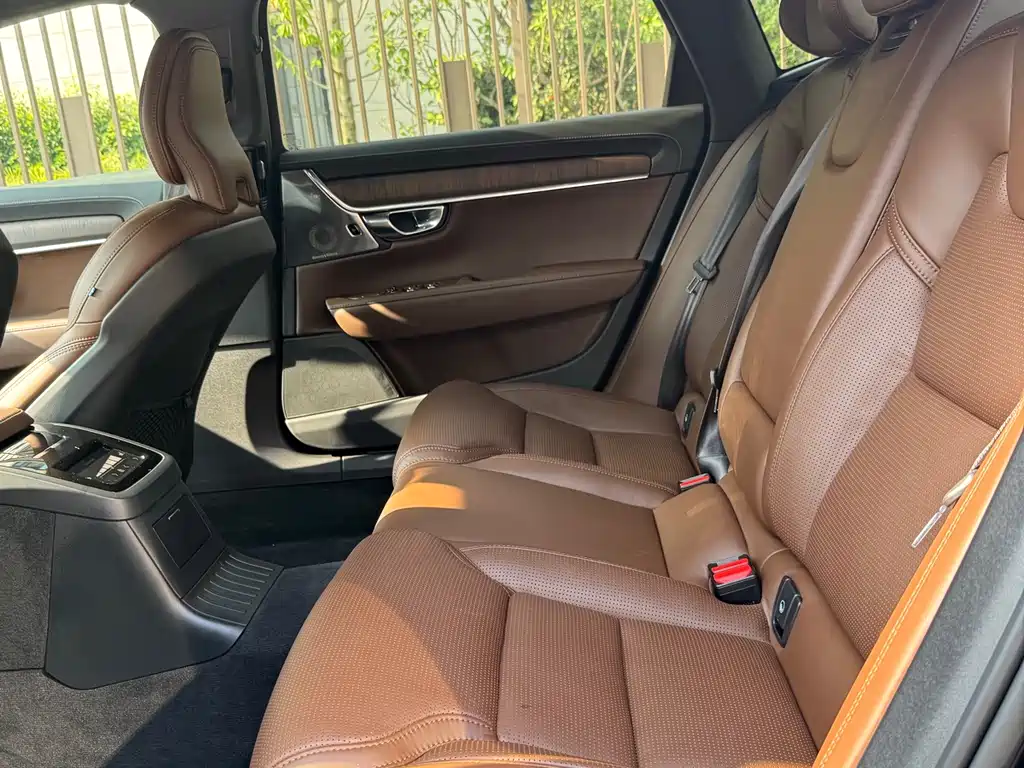 VOLVO S90 PLUG IN HYBRID