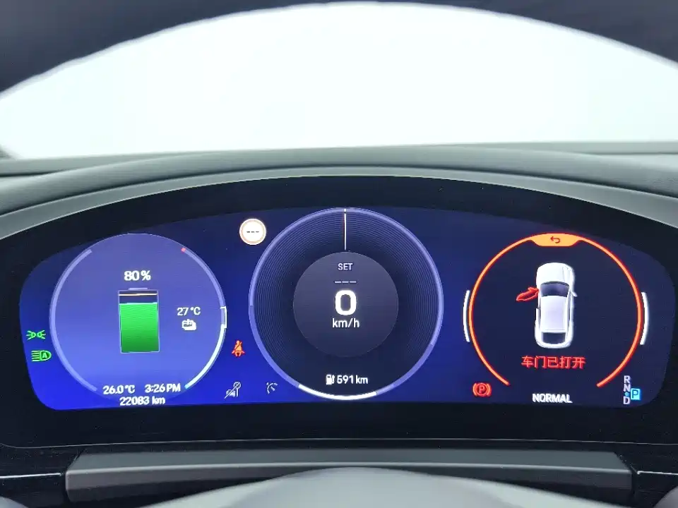 Porsche Macan EV — миниатюра 13