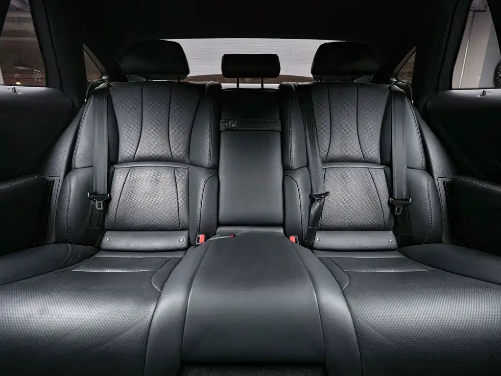 Lexus LS — миниатюра 6