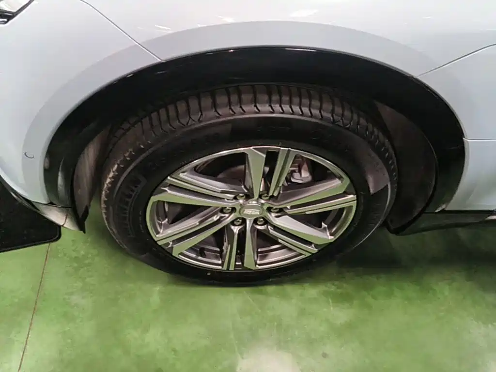 Cadillac Lyriq — миниатюра 23