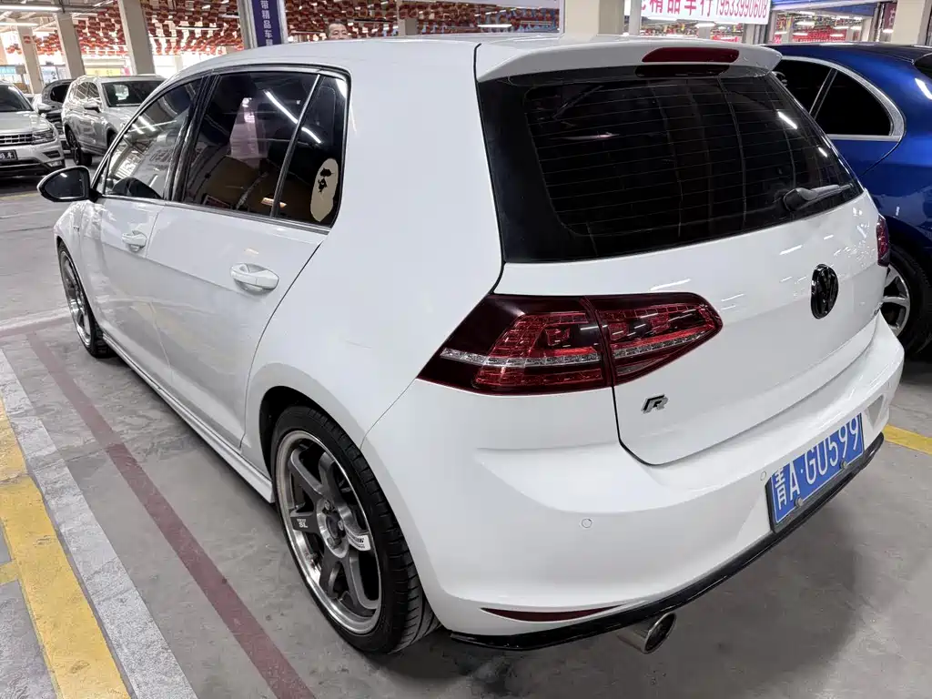 VOLKSWAGEN GOLF
