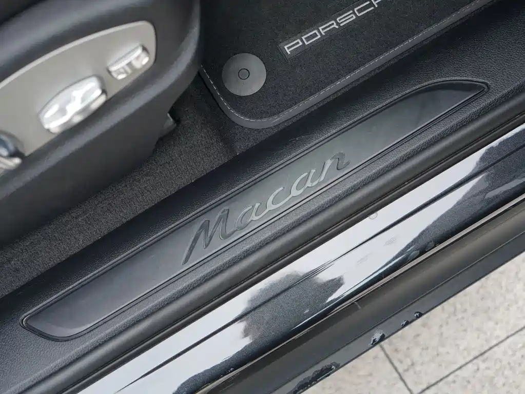Porsche Macan — миниатюра 7