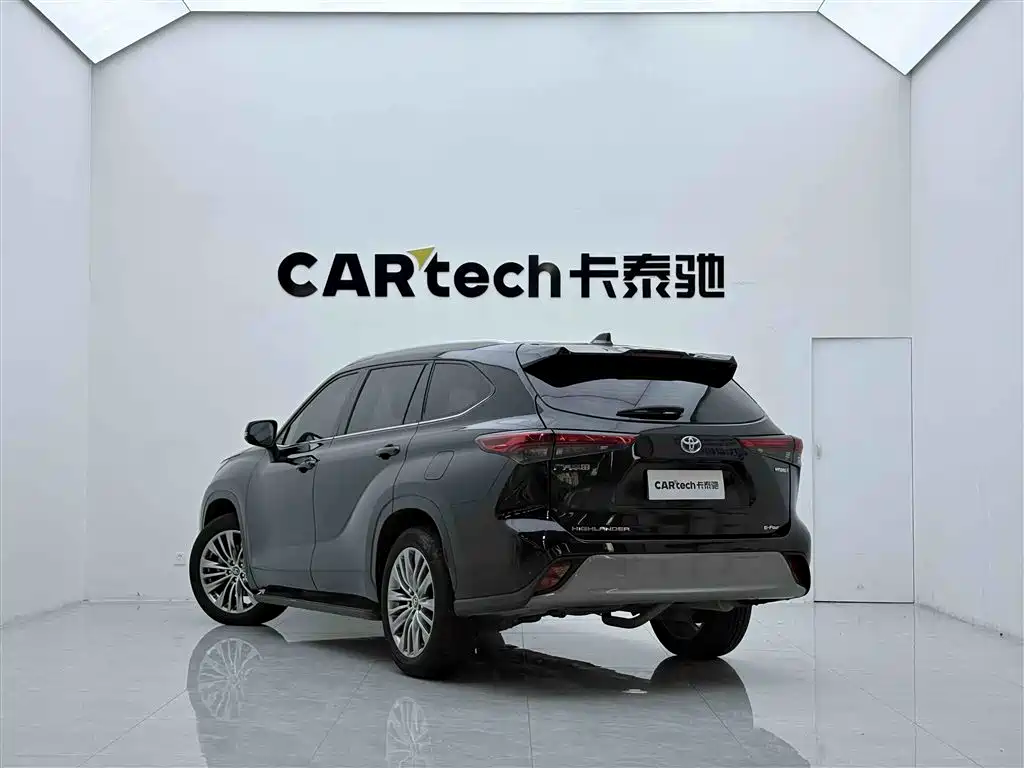 Toyota Highlander 2022 2.5L Luxury 7 мест