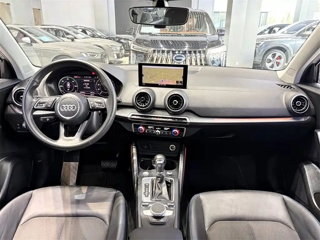 Audi Q2L e-tron - фото 6