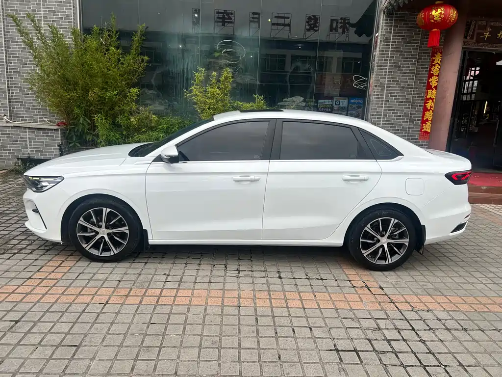 Geely Emgrand 2022 4 1.5L CVT Flagship