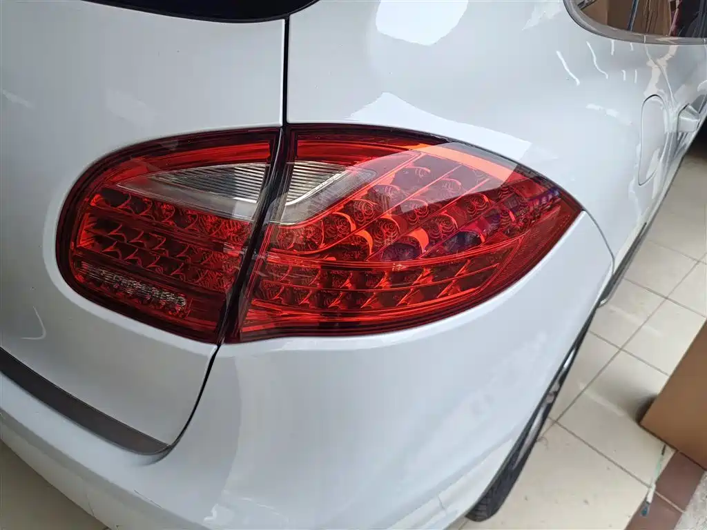 Porsche Cayenne 2014 Cayenne Platinum Edition 3.0T