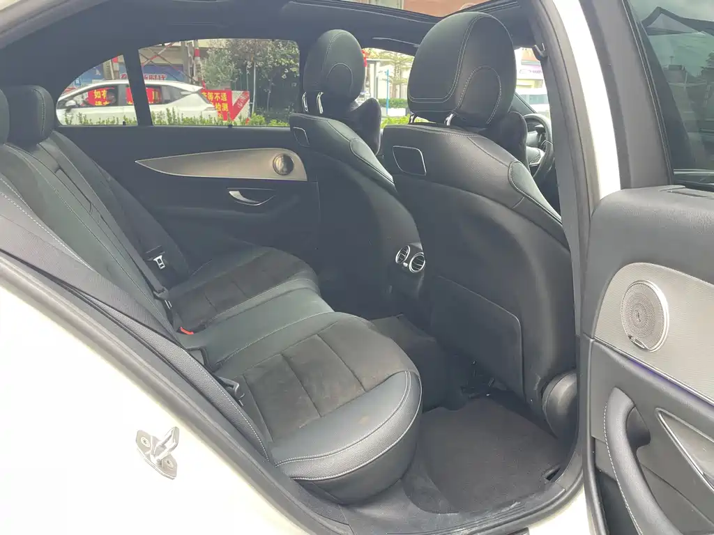 Mercedes-Benz E-Class — миниатюра 11