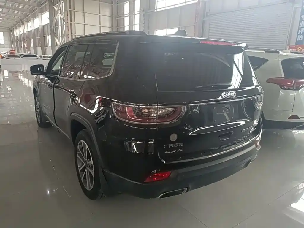 Jeep Grand Commander — миниатюра 5