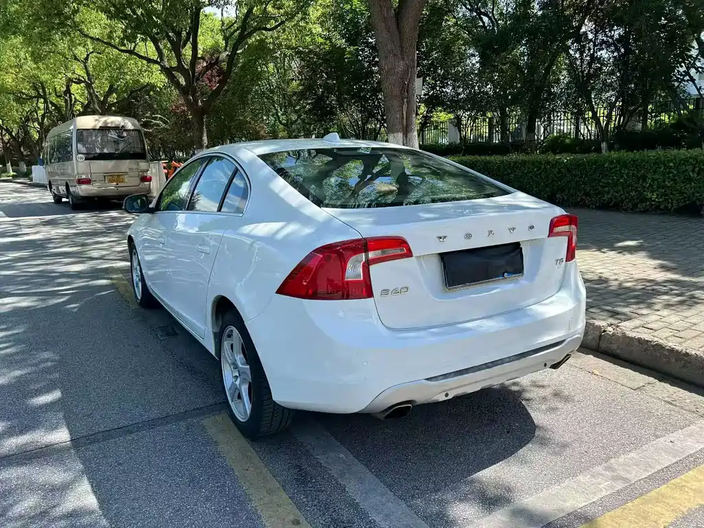 Volvo S60 (Import) — миниатюра 4