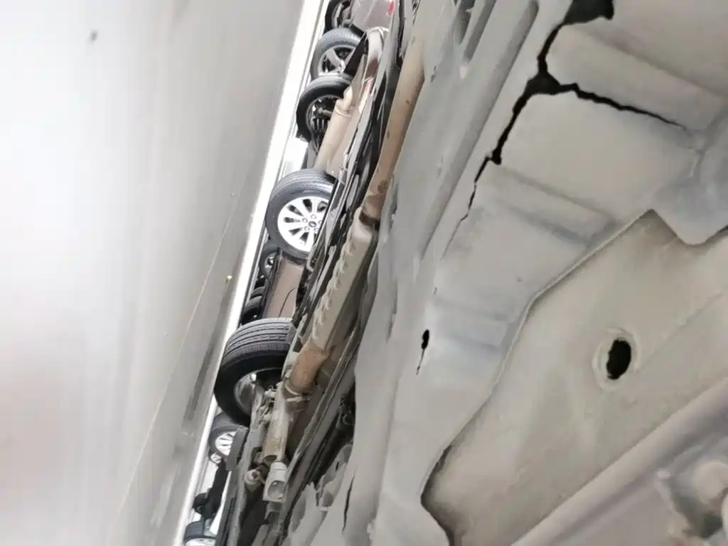 Jeep Commander — миниатюра 4