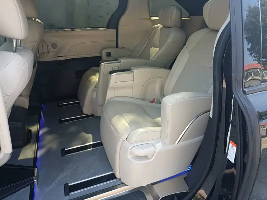 Toyota Granvia — миниатюра 17