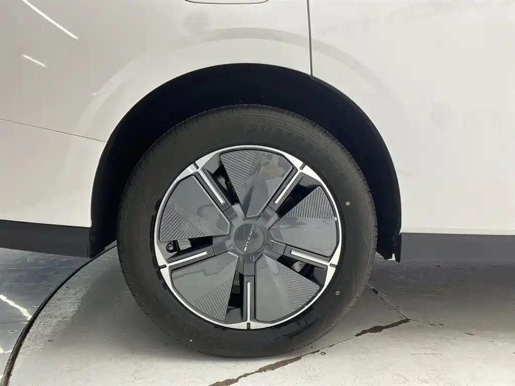 SAIC MAXUS EVERYONE 7