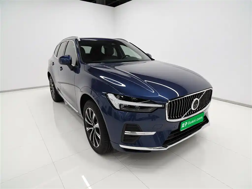 Volvo XC60 2023 B5 Luxury