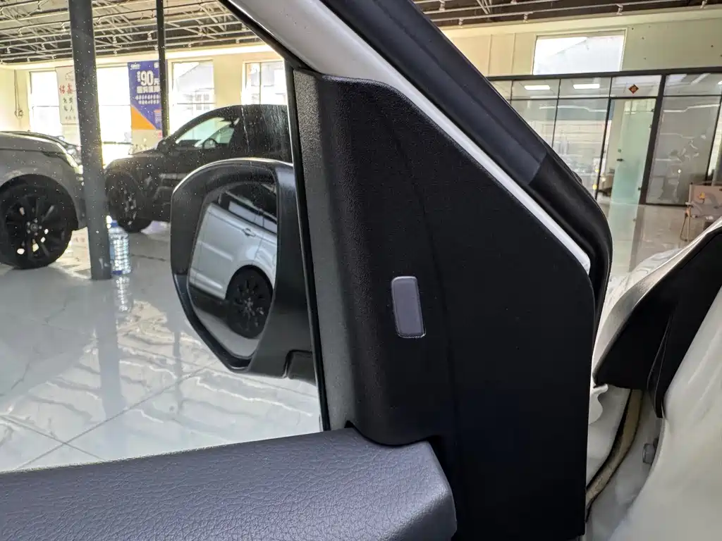 Nissan Tiida — миниатюра 14