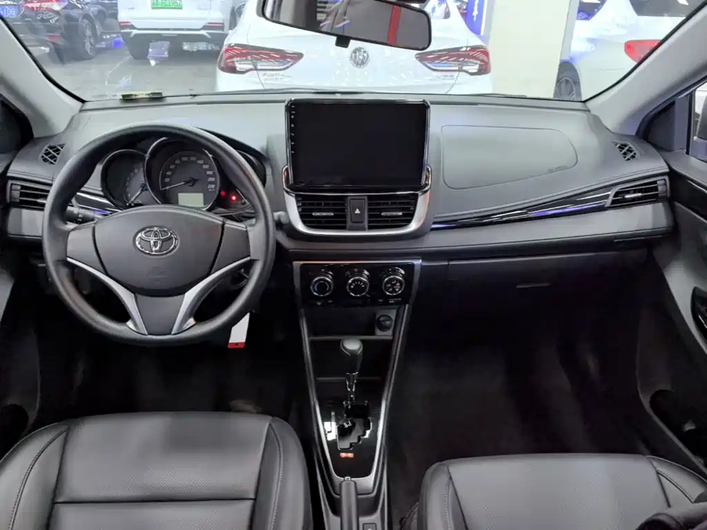 Toyota Yaris L — миниатюра 10