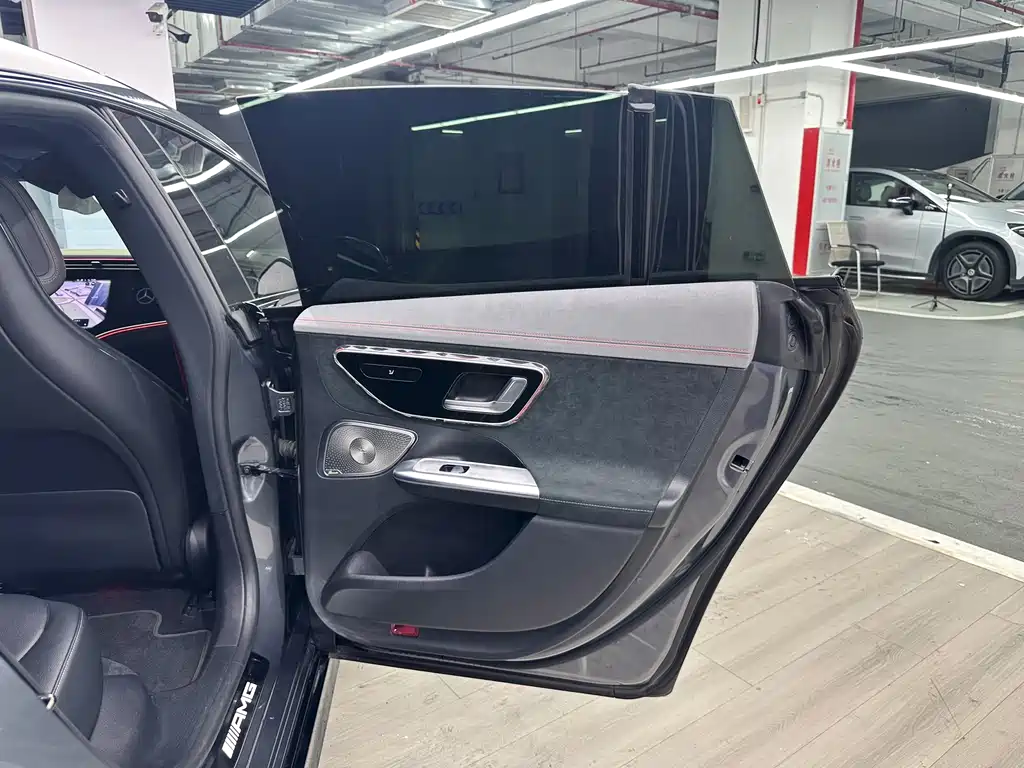 Mercedes-Benz EQE AMG — миниатюра 10