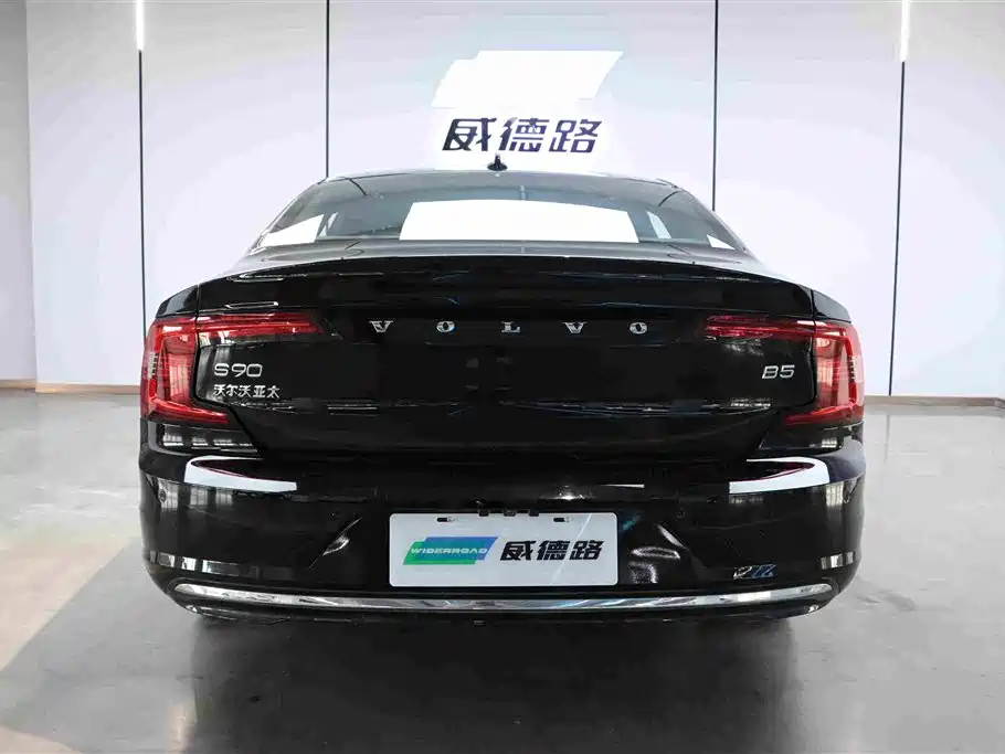 Volvo S90 2024 B5 Luxury