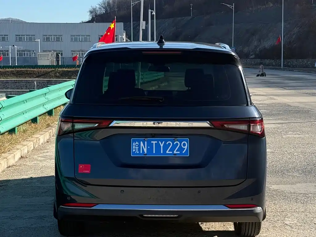 Wuling Jiachen — миниатюра 4