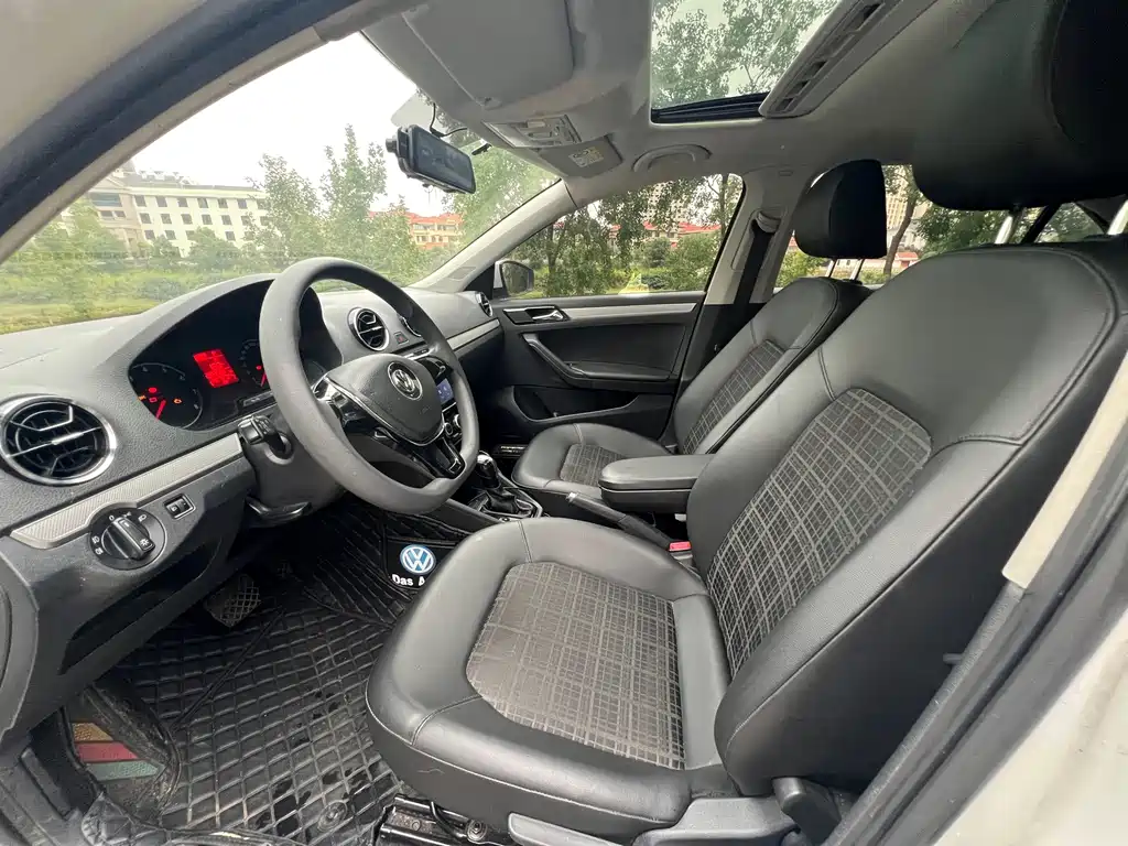 Volkswagen Jetta — миниатюра 10