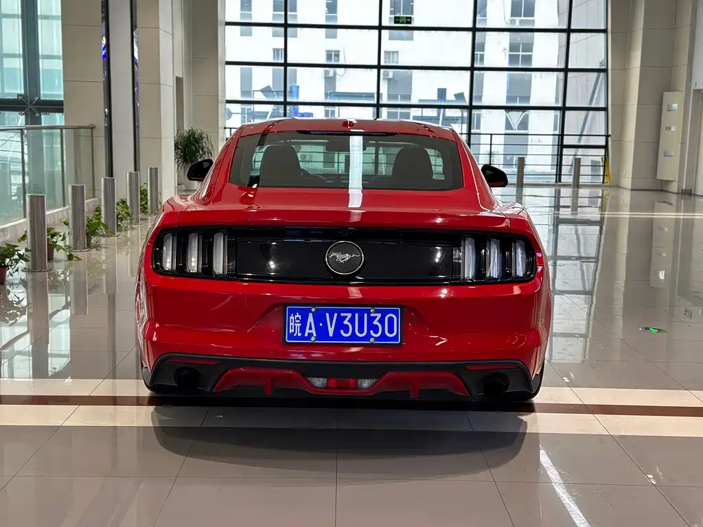 FORD MUSTANG