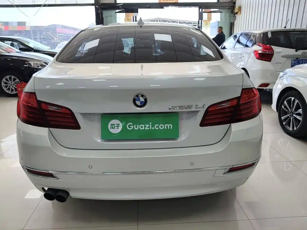 BMW 5 Series — миниатюра 6