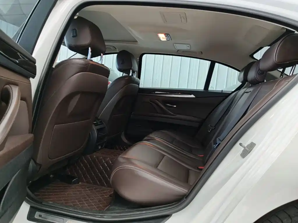 BMW 5 Series — миниатюра 17