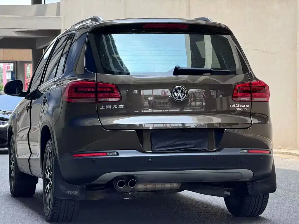 Volkswagen Tiguan 2015 1.8TSI AT Luxury