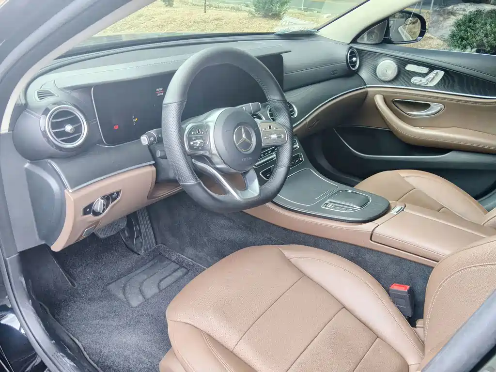 Mercedes-Benz E-Class — миниатюра 5