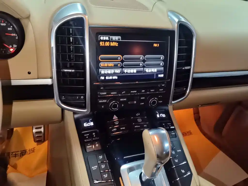 Porsche Cayenne — миниатюра 13