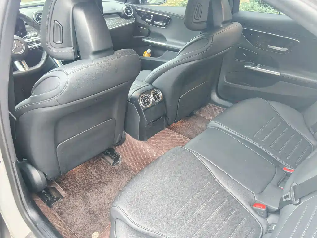 Mercedes-Benz C-Class — миниатюра 6
