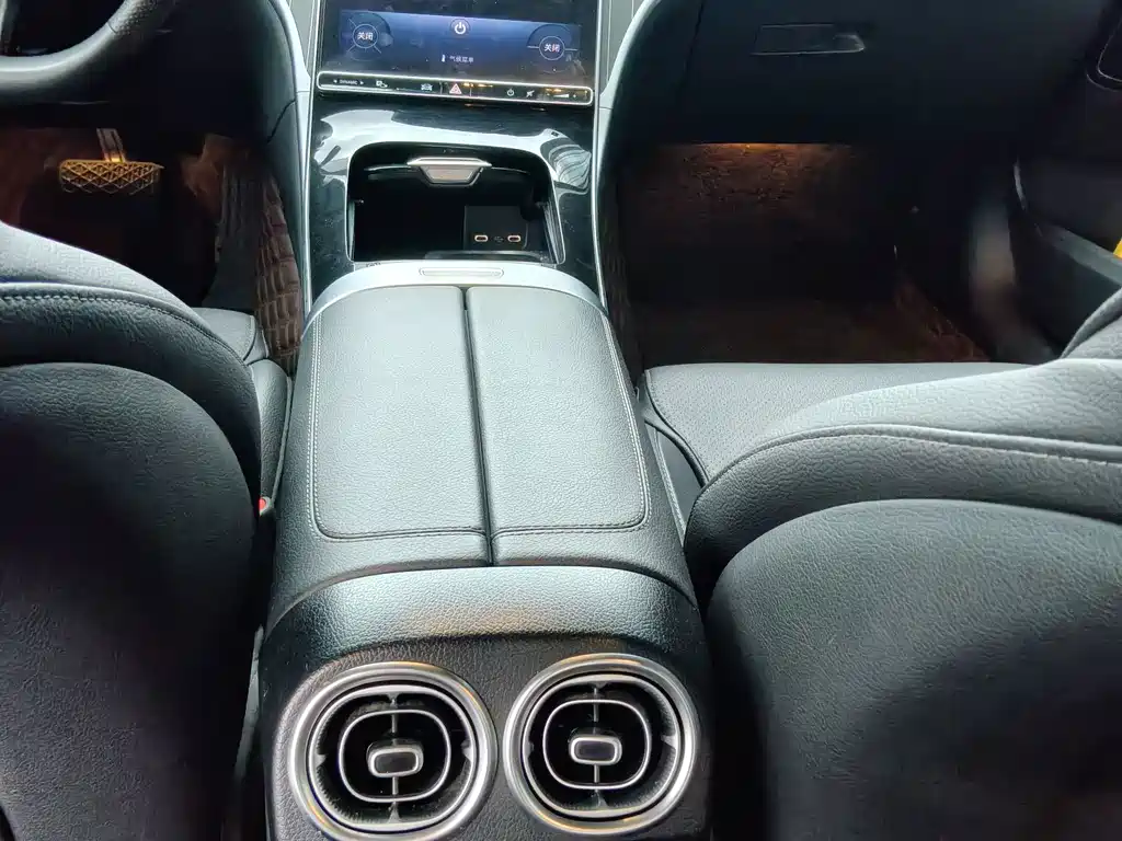 Mercedes-Benz C-Class — миниатюра 12