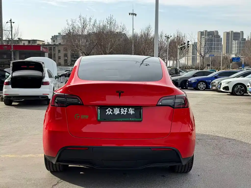 TESLA MODEL Y