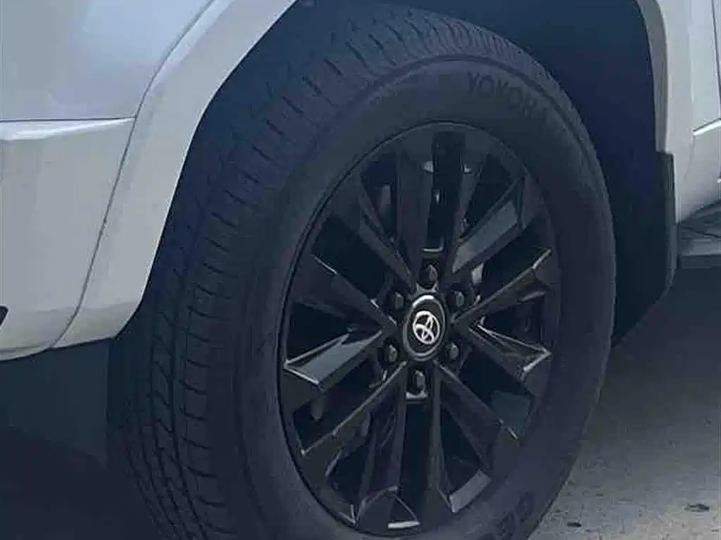 Toyota Land Cruiser Prado 2026 2.4T Flagship VX 5 мест