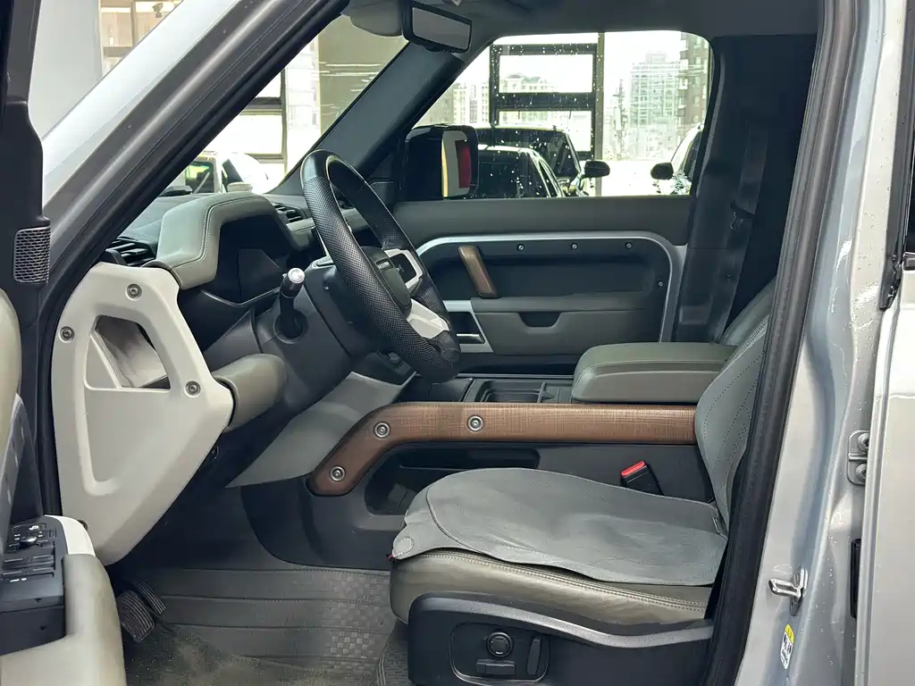 Land Rover Defender — миниатюра 4